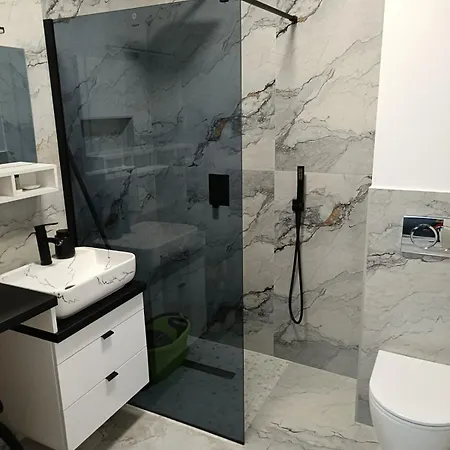 Arinis Class Apartment